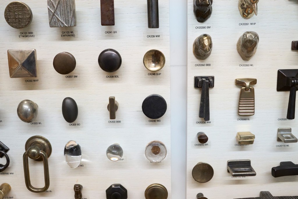 Finishing room — inspecting curved white trim and custom profiles